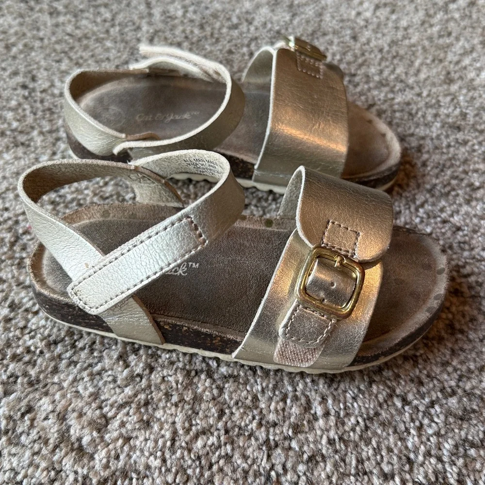 Cat & Jack | Metallic Gold Kids Sandals with Buckle Strap - Picture 3 of 8